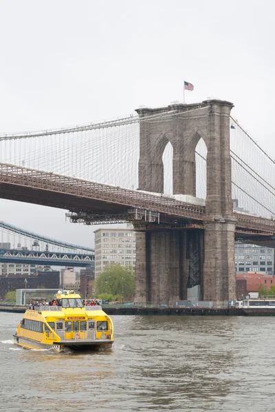 ブルックリン橋の主な構造、ニューヨーク市 — ストック写真