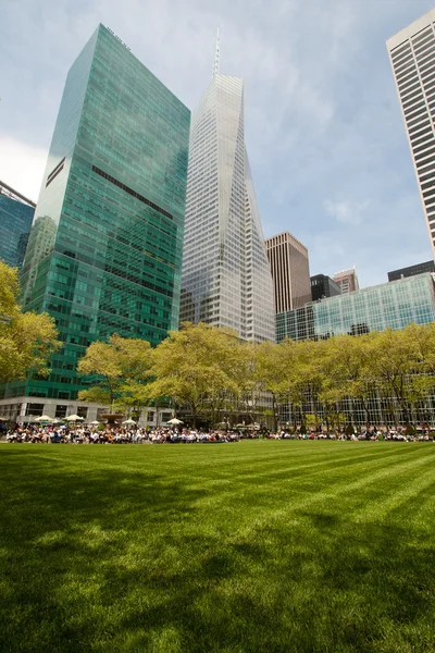 Bryant Park and buildings, New York City — Stock Photo, Image