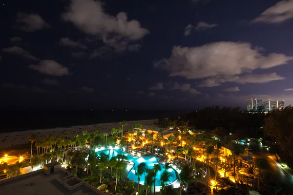 Piscina em um resort em Fort Lauderdale, Miami — Fotografia de Stock