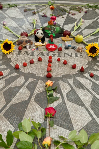 Strawberry Fields in Central Park, New York — Stock Photo, Image