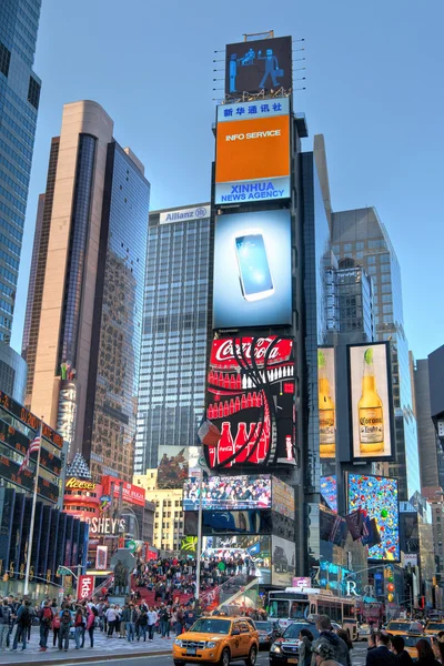 Ζωή του δρόμου στο times square της Νέας Υόρκης, ΗΠΑ — Φωτογραφία Αρχείου