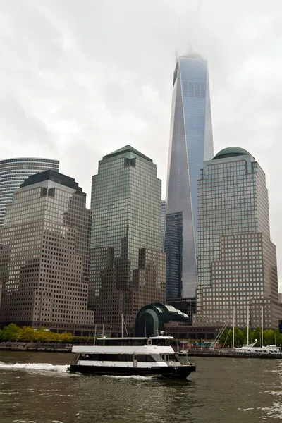 Manhattan vista desde el río Hudson en la ciudad de Nueva York, EE.UU. —  Fotos de Stock