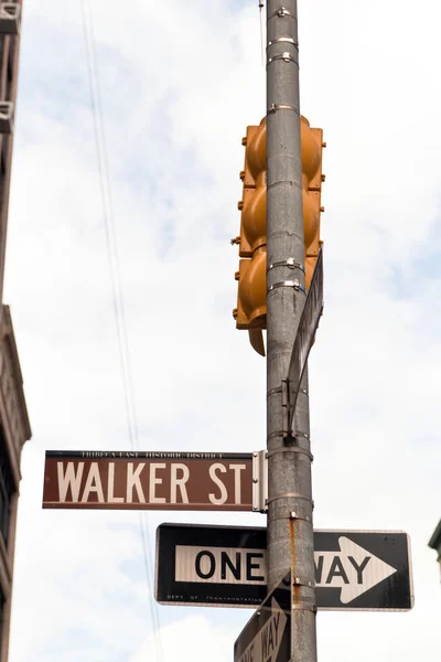 Soho straat tekenen en sommige stickers op hen — Stockfoto