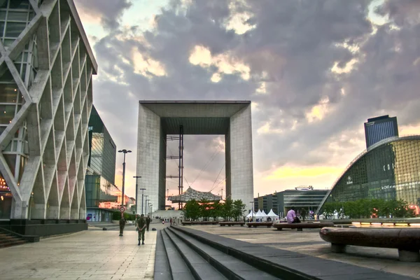 La sede centrale di La Défense e l'Arco — Foto Stock