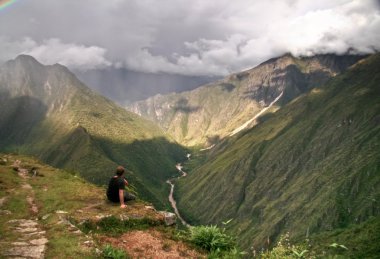 machu picchu, cusco, peru dağlarında contemplating