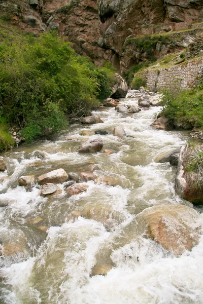 Hegyek és folyók közel a machu picchu, cusco, peru — Stock Fotó