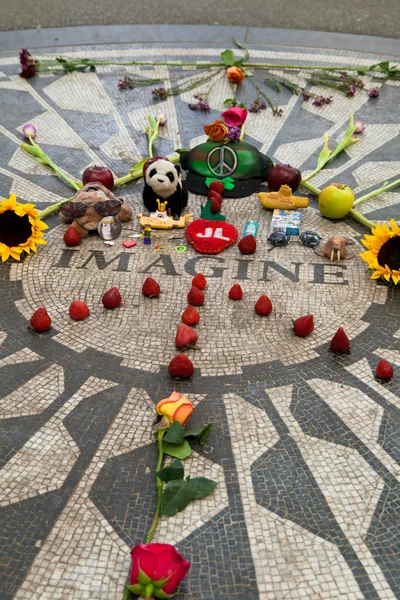 Strawberry fields in Central Park, New York, USA — Stock Photo, Image