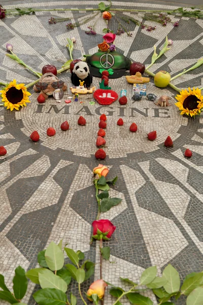 Strawberry fields in Central Park, New York, USA — Stock Photo, Image