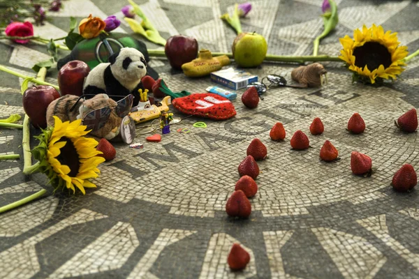 Strawberry fields in Central Park, New York, USA — Stock Photo, Image