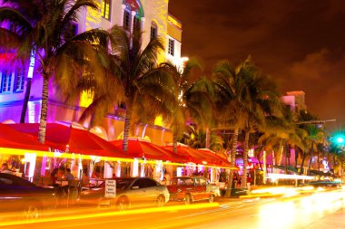 Ocean drive olay yerinde gece ışıklar, miami beach, florida, ABD