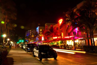 Ocean drive olay yerinde gece ışıklar, miami beach, florida, ABD