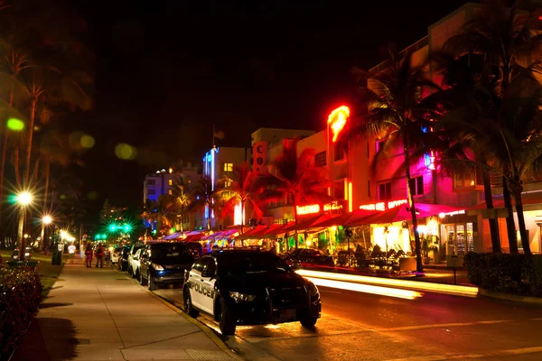 Ocean Drive scene at night lights, Miami beach, Florida, USA — Stock Photo, Image