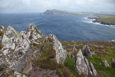 derecik kayalıklarla