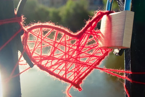 Heart of wool and padlock — Stock Photo, Image