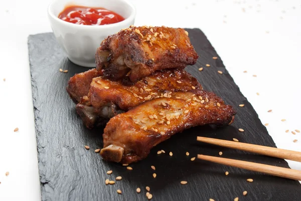 Costillas de cerdo barbacoa con sésamo — Foto de Stock