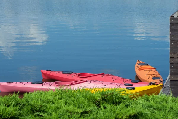 Kayak Couleur Vive Des Bateaux Plastique Dans Yacht Club Vacances — Photo