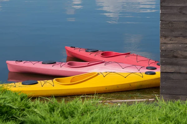 Bright Colored Kayak Plastic Boats Yacht Club Active Summer Vacation — Stock Photo, Image