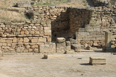 eski şehrin kalıntıları üzerine