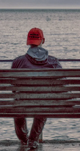 Человек на скамейке запасных Стоковое Фото