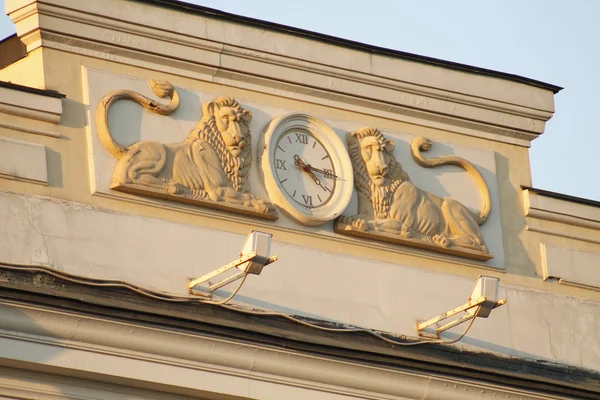 The symbolism of a lion on the houses in the center of Moscow — Stock Photo, Image