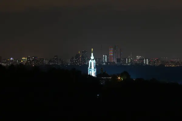 モスクワ市夜Krylatskoye地区2021聖母のネイティブの教会 焦点距離50Mm — ストック写真