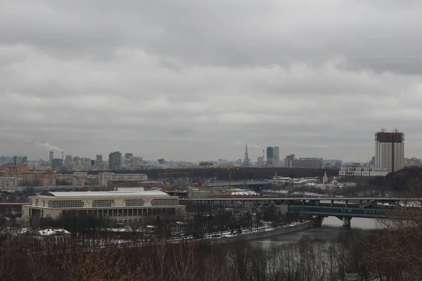 Moskovan Kaupunki 2022 Panoraama Pilvisenä Päivänä — kuvapankkivalokuva