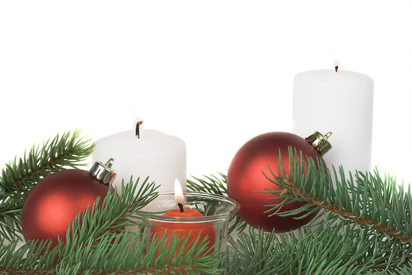 Navidad komposition con una vela encendida —  Fotos de Stock