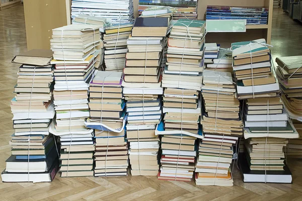 Magas halom régi könyvek — Stock Fotó
