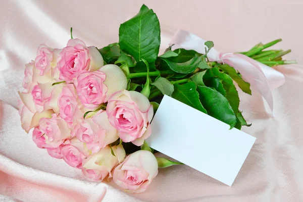Rosas en tela de satén — Foto de Stock