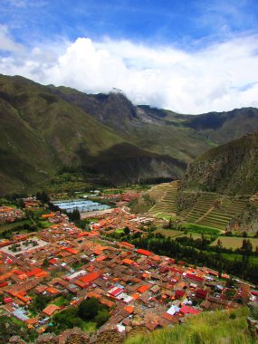 Ollantaytambo, Cusco, Peru 'daki doğa ve harabeler. seyahat fotoğrafı