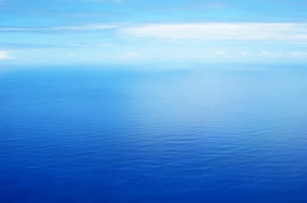 Blauwe zee en de lucht — Stockfoto