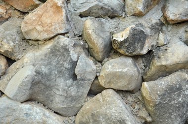 старі великі камені на підпірної стінки