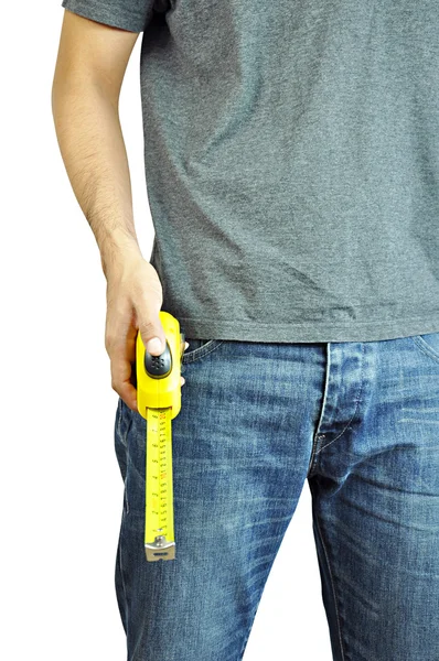 Um homem segurando uma fita métrica — Fotografia de Stock