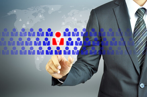 Бизнесмен трогает человеческий знак
