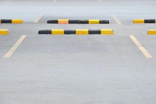 Parque de estacionamento vazio — Fotografia de Stock