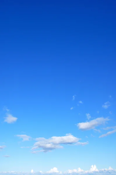 Klarblå himmel — Stockfoto