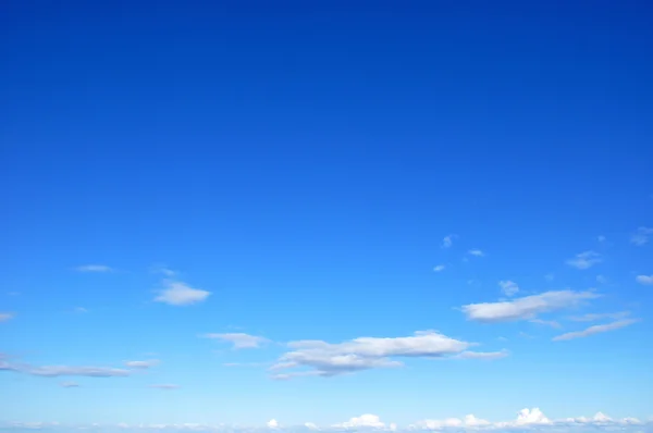 晴朗的蓝天 — 图库照片