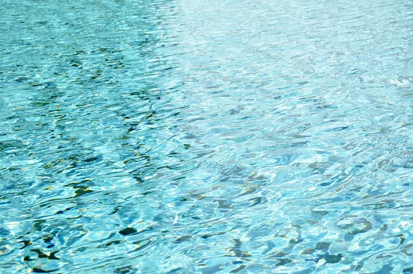 Textura de água ondulada na piscina — Fotografia de Stock