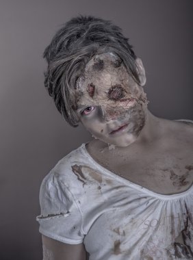 Zombi kız.