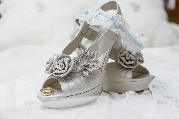 Scarpe da sposa e accessori — Foto Stock