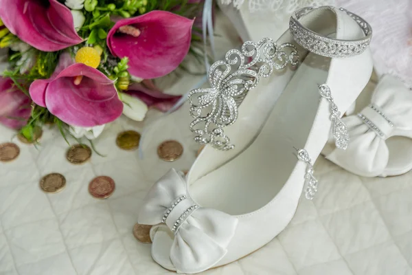 Svatební boty a doplňky — Stock fotografie