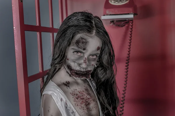 Зомбі дівчина — стокове фото