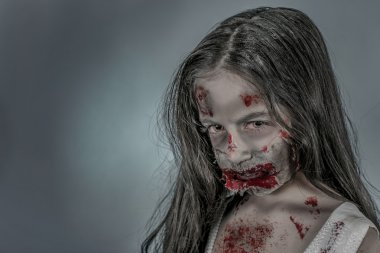 Zombi kız.
