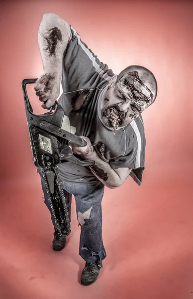 Zombie con sierra mecánica — Foto de Stock