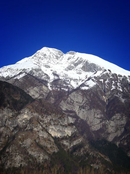 Topo da montanha nevado — Fotografia de Stock