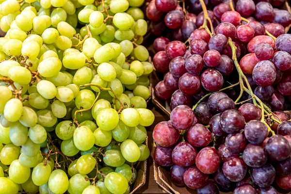 Market Stall Green Blue Grapes —  Fotos de Stock