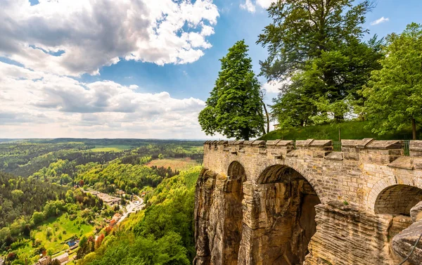 Sakson İsviçre, Almanya 'daki Knigstein Kalesi. Kale duvarından bak