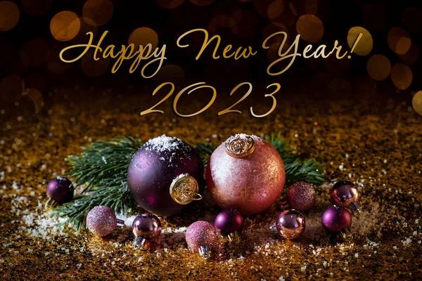 Kerstballen Een Gouden Achtergrond Vrolijk Kerstfeest Gelukkig Nieuwjaar — Stockfoto
