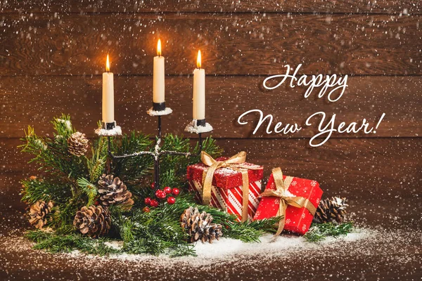 Feliz Navidad Feliz Año Nuevo Candelabro Con Tres Velas Regalos — Foto de Stock