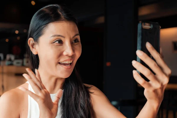 Woman Taking Selfie Bar High Quality Photo — Fotografia de Stock